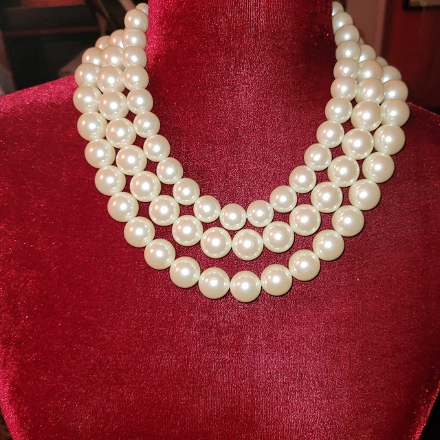Audrey Hepburn Owned & Worn Triple Strand Faux pearl Necklace Sydney Guilaroff Audrey Hepburn Owned & Worn Triple Strand Faux pearl Necklace Sydney Guilaroff