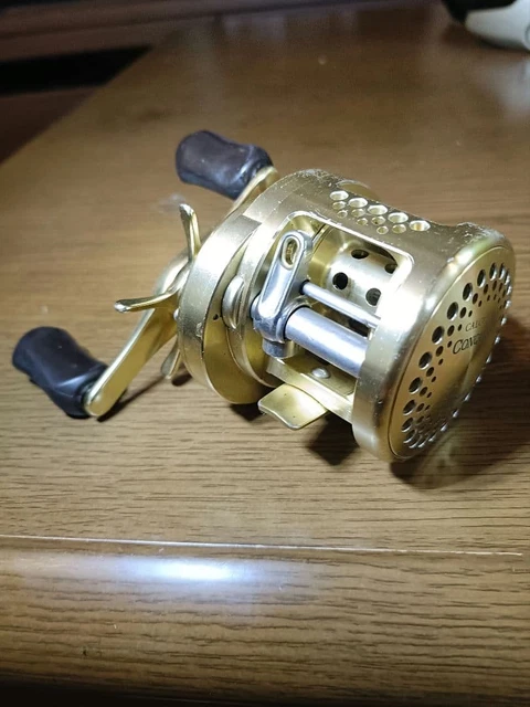SHIMANO CALCUTTA CONQUEST 800F Baitcast Fishing JDM Reel Right