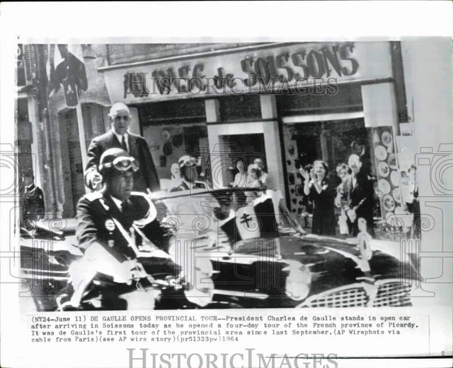 1964 Press Photo President Charles de Gaulle during a tour in Soissons, France