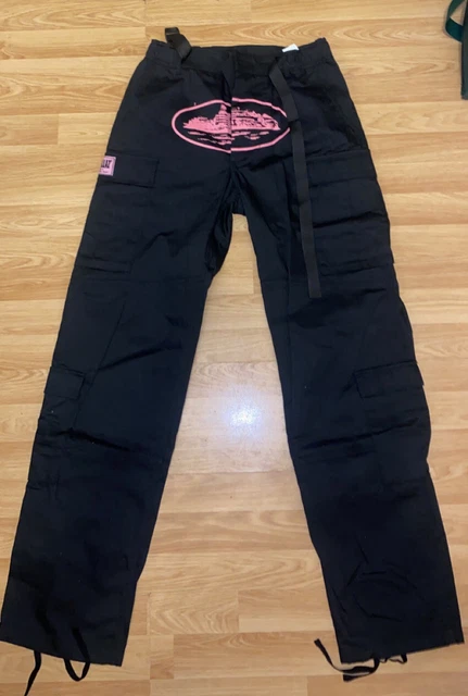 パンツ Corteiz Cargo Pants Black / Pink Corteiz GUERILLAZ* CARGOS [BLACK & PINK] NEW NEVER | Depop