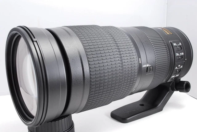 Nikon NIKON AF-S NIKKOR 200-500mm F5.6E ED VR with tripod socket