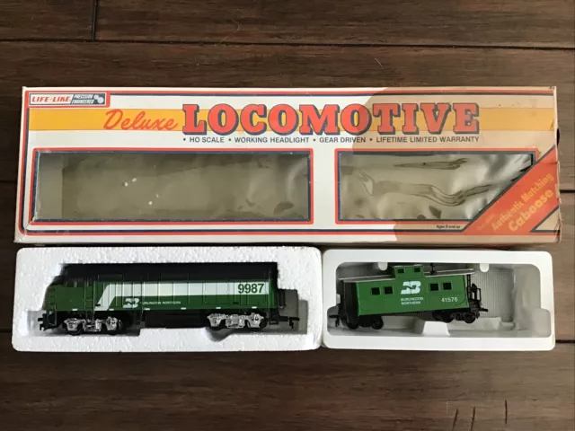 Life-Like Deluxe Locomotive Burlington Northern # 32588 Engine & caboose,In Box