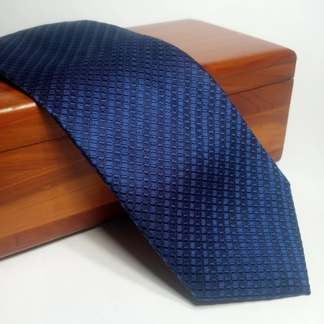 Calvin Klein Mens Tie Woven Blue Stripes Print 100% Silk Necktie