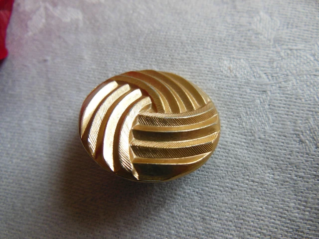 Bouton ancien en metal doré travaillé spirale gros  2,6 cm G12S 2