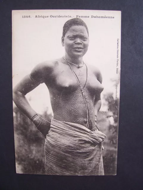 CPA  -  Afrique Occidentale  -  Femme Dahoméenne