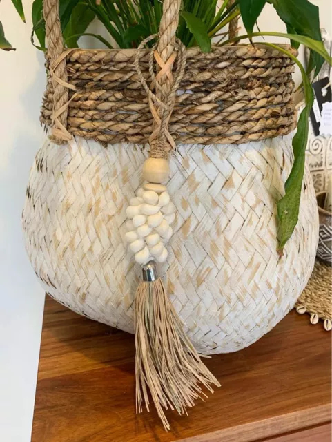 Hanging decor - Shell and raffia tassel / hanging. COASTAL / BOHO