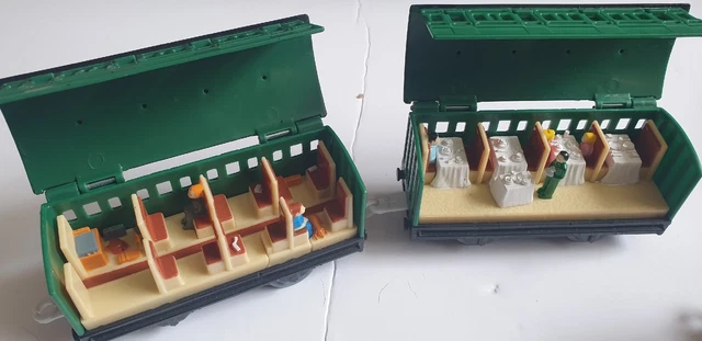 TOMY TRACKMASTER THOMAS Tank Engine Green Opening Coaches x2 Dining ...