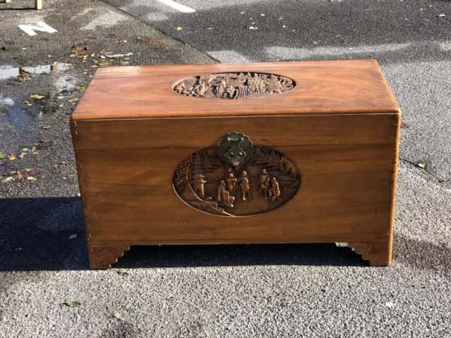 Edwardian Chest With Carved Decoration And Acanthus Wood Interior 3