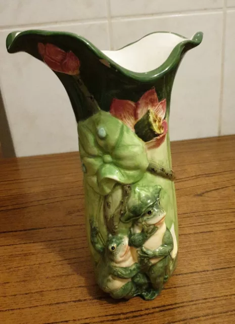 Vase ancien en barbotine art nouveau pivoines