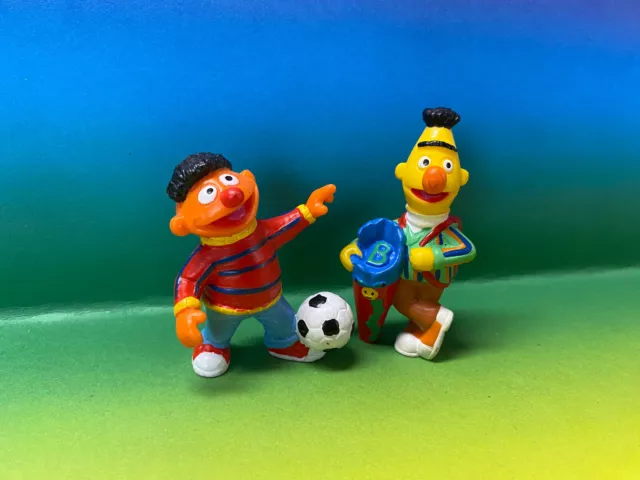 Sesamstrasse  Ernie mit Ball und Bert mit Schultüte Bullyland aus Sammlung
