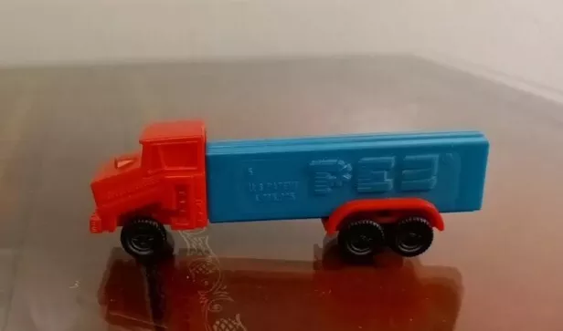 Vintage PEZ Truck no feet Yugoslavia, blue & red Excellent Condition