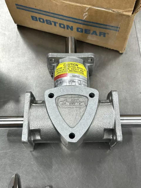 New Very Clean Boston Gear Spiral Miter Right Angle Gear Box Ra1032  2:1 Ratio