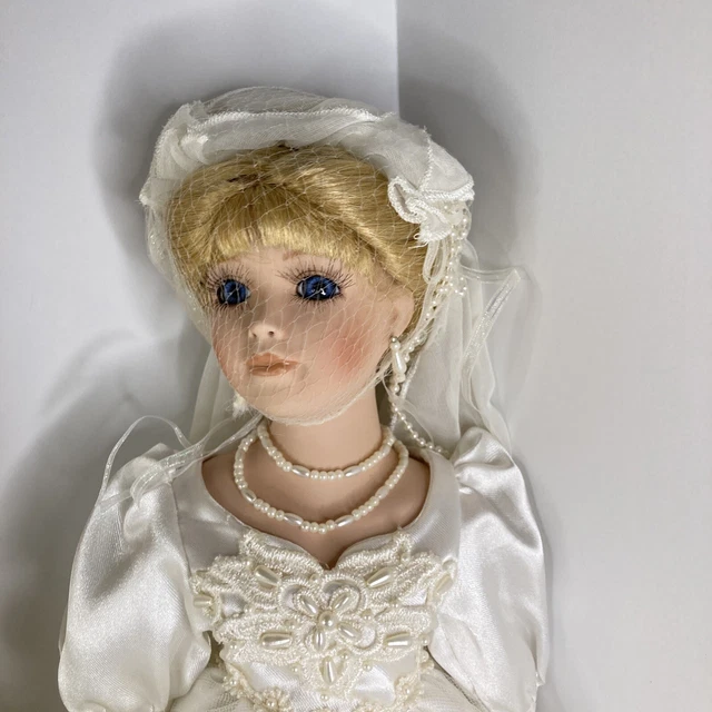 THE HERITAGE SIGNATURE COLLECTION Porcelain Bride Doll Caitlin's Wedding Day 3