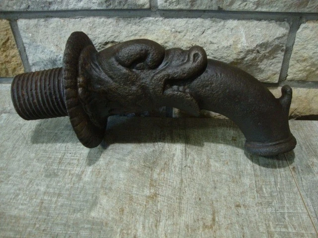 Brunnenauslauf,  Pumpenauslauf ,  Gusseisen,  Antik   Nr.419