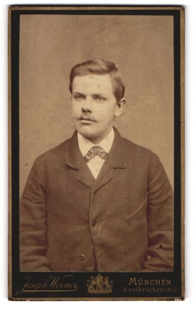 Photography Joseph Werner, Munich Zweibrückenstraße 2, young man with thin O