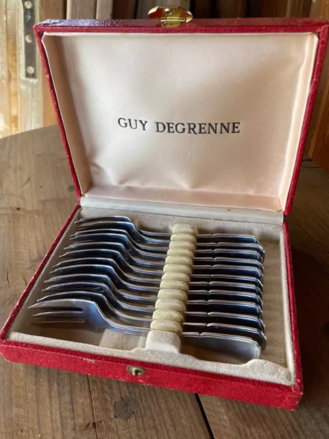 Ensemble de 12 fourchettes à dessert Guy Degrenne dans leur coffret