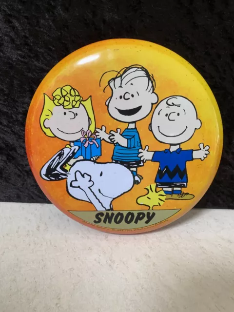 Rare Vintage 1965 Snoopy/Peanuts Wall Mount Pressed Tin Disc Money Box