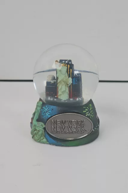 New York Las Vegas Hotel & Casino Mini Glass Snow Globe Statue Of Liberty