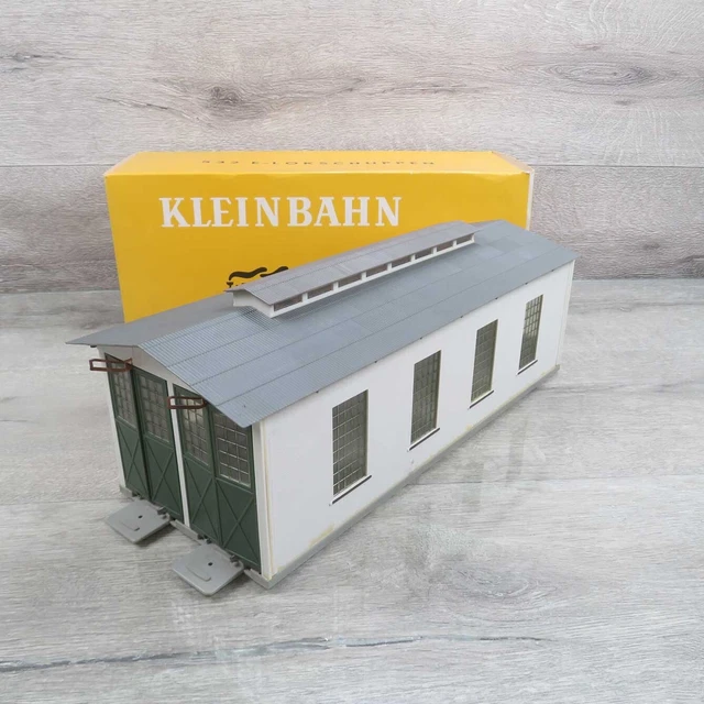 BUSCH 8224 Kleinlokschuppen Bausatz - Modellbau Gebäude, 53x43x33 Mm