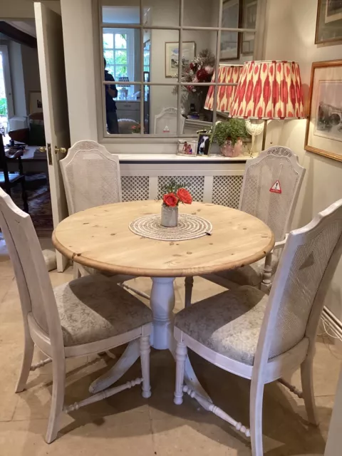 Set Of 4 Gorgeous White Stained Rattan Backed Upholstered Dining Chairs