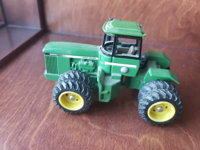 1/64 John Deere 8850 4WD Tractor Ertl Die Cast Green
