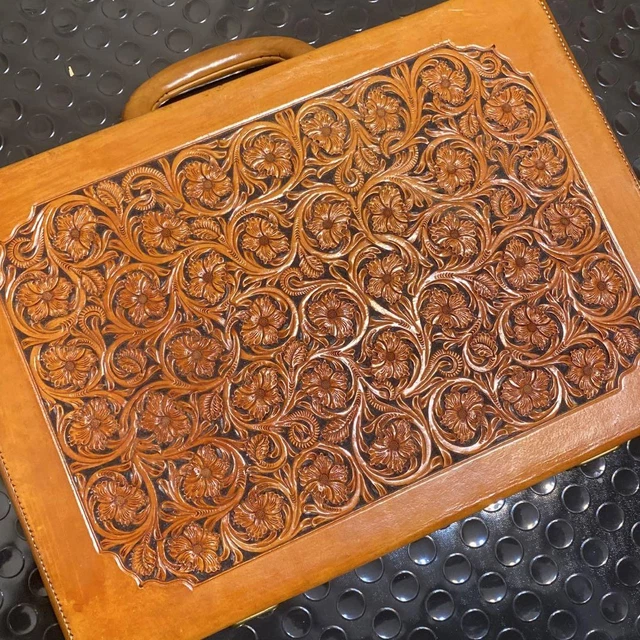 Lefty Mikuni carving trunk funny kc's indian western