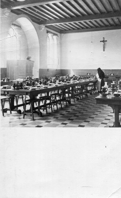 Carte ARCIS LE PONSART Abbaye de Notre Dame d'Igny Le réfectoire Une Religieuse