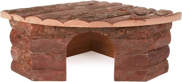 Casa de erizo con techo de corteza de madera, refugio de vida silvestre