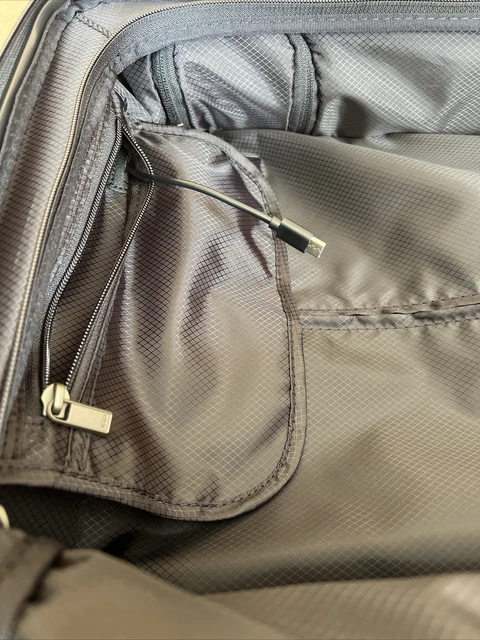 Tumi 19 Degree International Expandable 4 Wheeled Carry-On Suite case Black $695 9