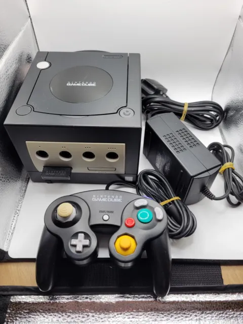 Nintendo GameCube Konsole schwarz mit offiziellem Power Lead, Speicherkarte + Steuerung