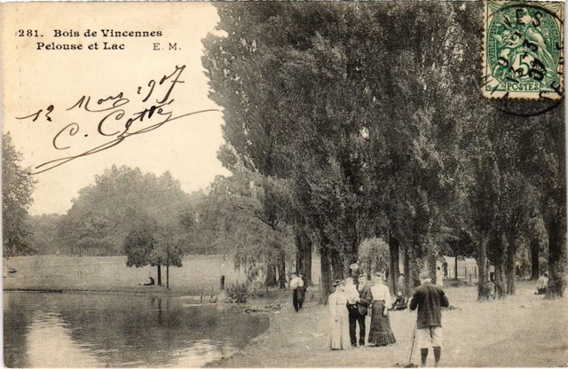 CPA AK Vincennes Pelouse et Lac FRANCE (1283244)