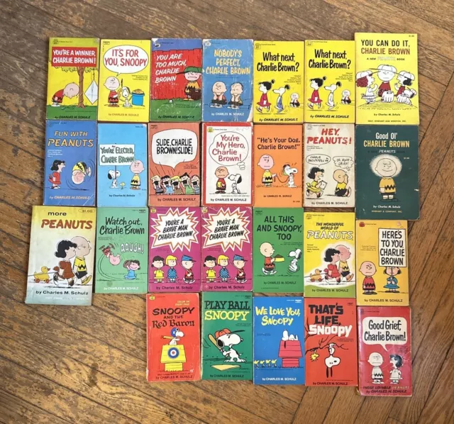 SNOOPY AND Charlie Brown Books Charles M. Schultz Vintage lot of 24 ...