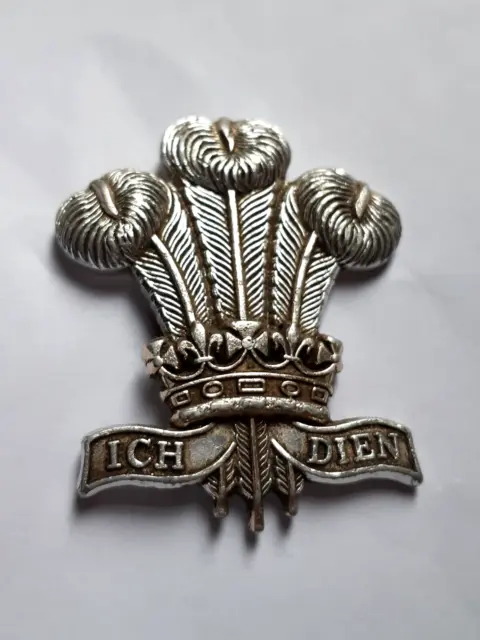 ROYAL REGIMENT OF Wales Welsh Badge with one lug $10.16 - PicClick