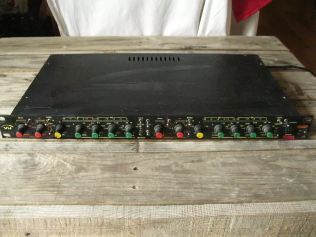 Compresser/Limiter/Expander VU EX2 made in UK dbx 2150a