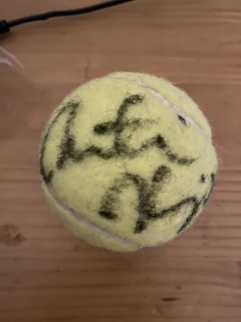 Balle De Tennis Wimbledon Signée Par Martina Hingis - Authentifiée Beckett - Autographe Original