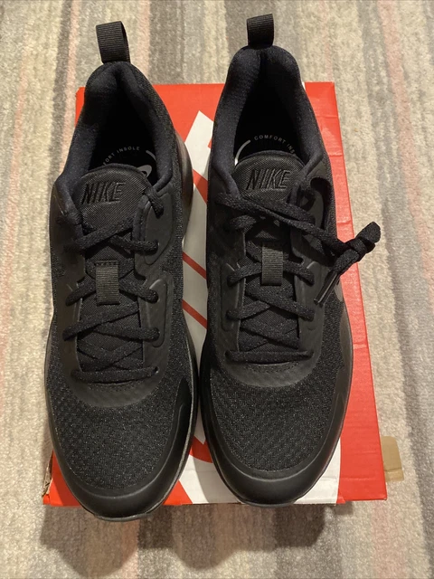 Womens black deals nike trainers uk