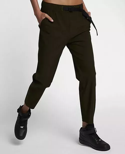 Nike Sportswear Essential Women's Fleece Pants BV4089-063 Size S :  : Clothing, Shoes & Accessories