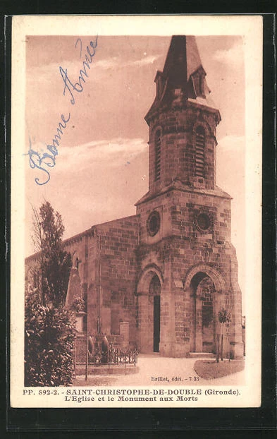 CPA Saint-Christophe-de-Double, l´Eglise et le Monument aux Morts