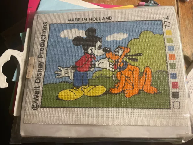 Pako Handwerken Cross-Stitch Kit  Mickey & Pluto. Walt Disney Productions New