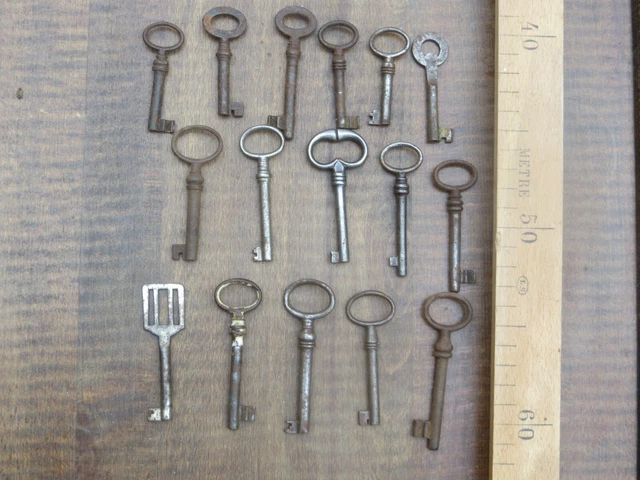 Lot De Clés De Montres - Comtoise Et Bélières - Environ 1.100 Kg - Sorti De Grenier