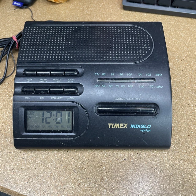 TIMEX DIGITAL ALARM Clock AM/FM Radio Indiglo Night Light T422B Tested