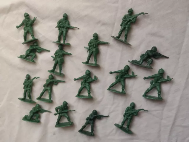 Vintage 1960s Green Army Men Toy Soldiers, Plastic World War Figures Britain USA