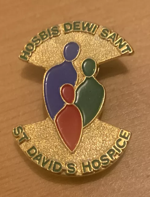 St David's Hospice Hosbis Dewi Sant Wales Bowling lapel pin badge