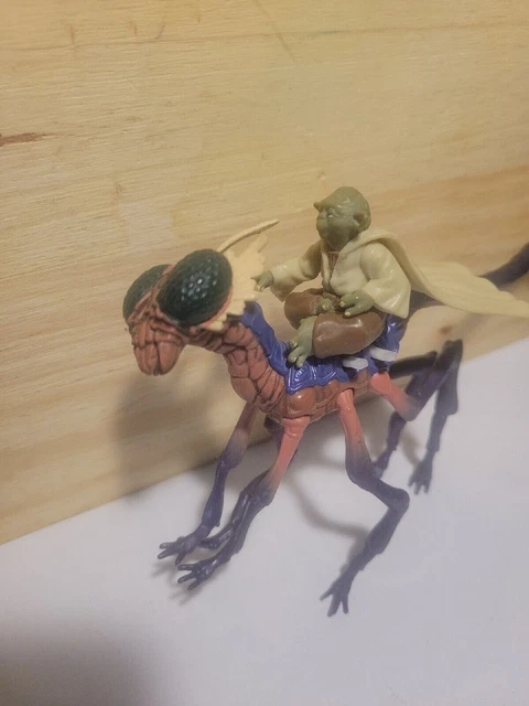 STAR WARS REVENGE of the Sith Yoda Fly Into Battle Can-Cell Loose