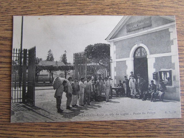 cpa 77 fontainebleau quartier raoult vue interieure militaires animee