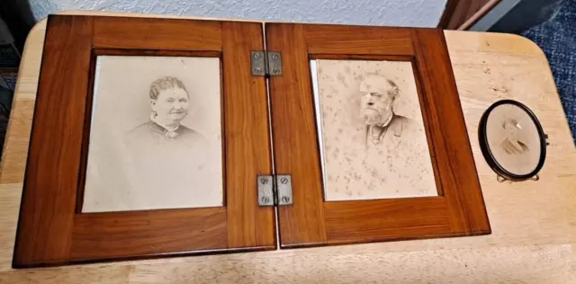 Vtg Wood Standing Bi-fold Folding Double Picture Frames And Vtg Round Metal One