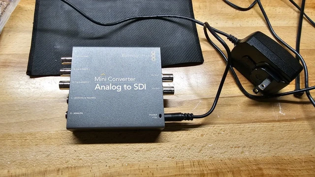 Blackmagic Design Analog to SDI Mini Converter (CONVMAAS2) w/powersupply (2)