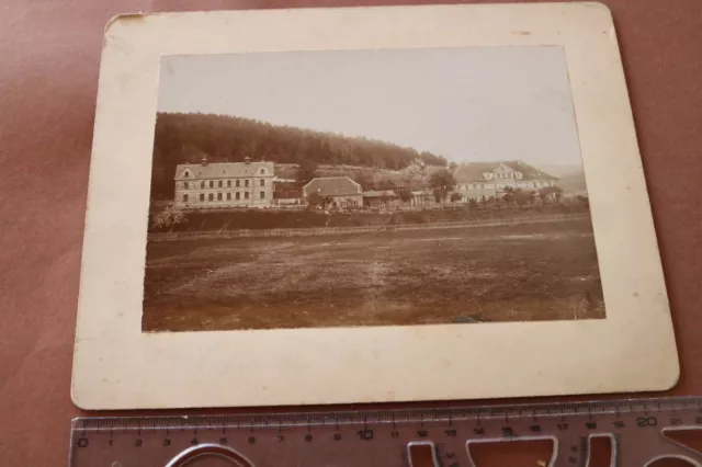 tolles altes Foto auf Pappe - mir unbekanntes großes Gebäude 1880-1910 ?