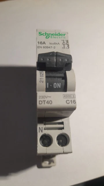 Disjoncteur Schneider DT40 16A PH/N 6KA - Référence A9N21025 - Occasion En Excellent état