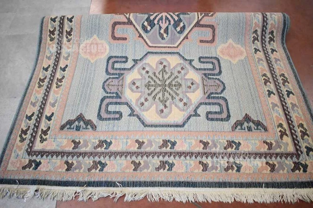 Tappeto Azzurro Rosa 3 Figure Geometrice Centrali Con Frange 240 X 170 Cm